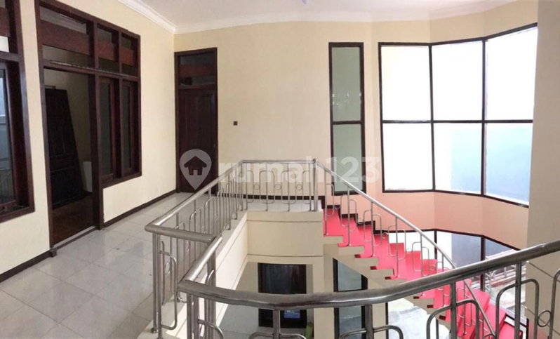 House for rent in Surabaya, Indonesia · 6 rooms, 2 baths