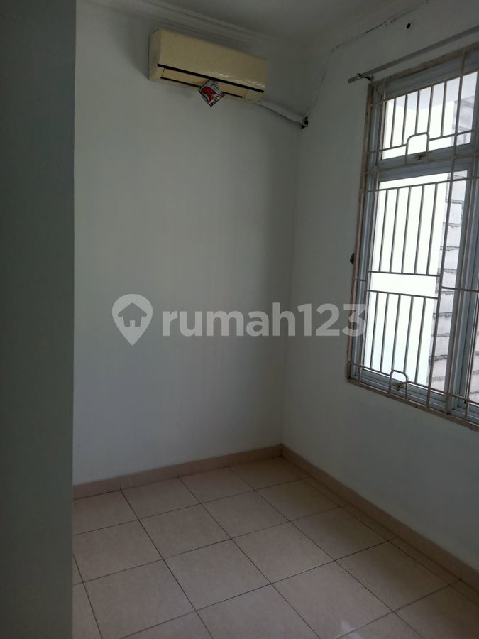 House for rent in Tangerang, Indonesia · Pinang · 3 rooms, 3 baths