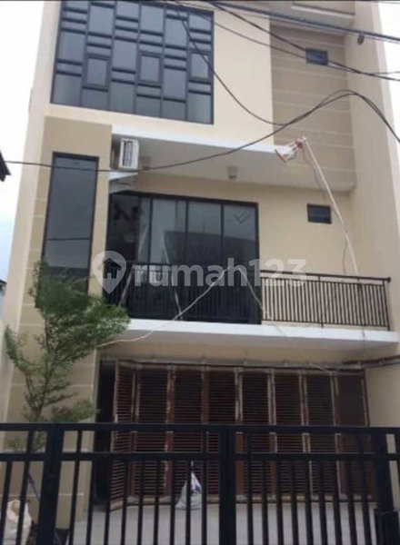House for rent in Tangerang, Indonesia · Pinang · 4 rooms, 3 baths