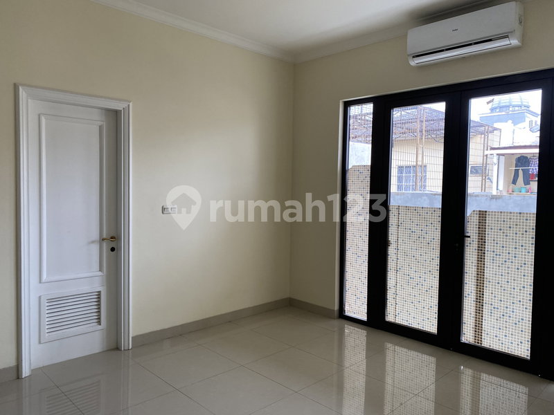 House for rent in North Jakarta, Indonesia · Penjaringan · 6 rooms, 4 baths