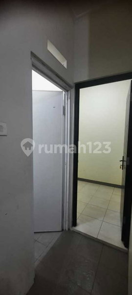 House for rent in Surabaya, Indonesia · Kedung Baruk · 3 rooms, 2 baths