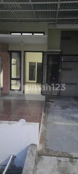House for rent in Surabaya, Indonesia · Kedung Baruk · 3 rooms, 2 baths