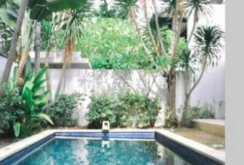 House for rent in Surabaya, Indonesia · 3 rooms, 3 baths