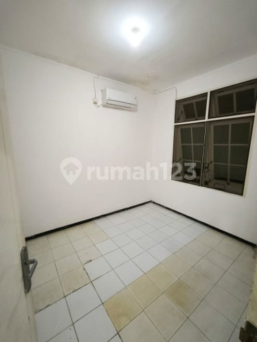 House for rent in Surabaya, Indonesia · 3 rooms, 2 baths