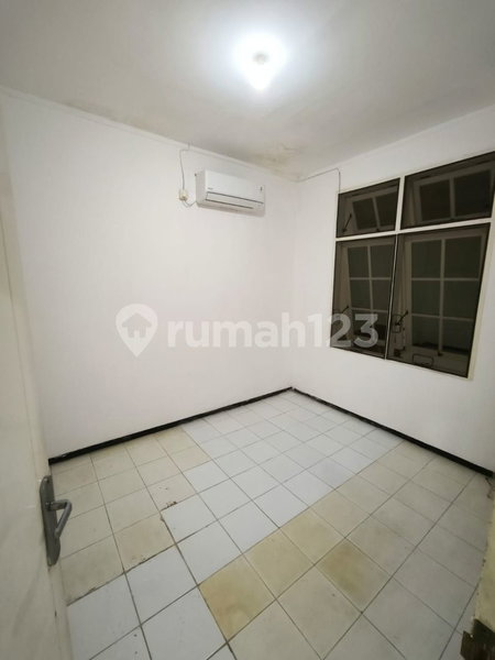 House for rent in Surabaya, Indonesia · 3 rooms, 2 baths