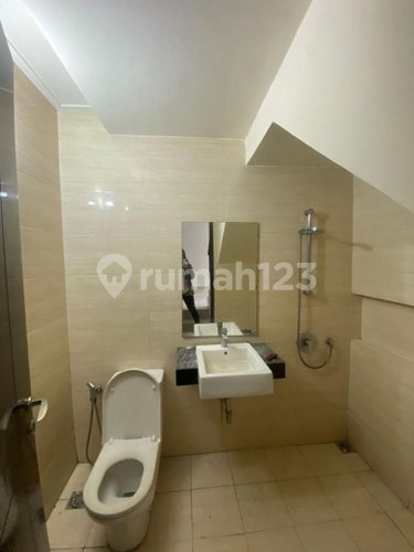 House for rent in Ciputat, Indonesia · Cengkareng · 4 rooms, 4 baths