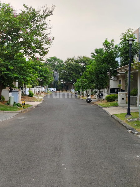 House for rent in Tangerang, Indonesia · Sukasari · 2 rooms, 3 baths