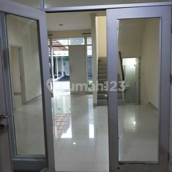 House for rent in Bandung, Indonesia · 3 rooms, 3 baths