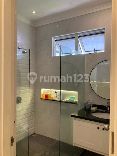 House for rent in Semarang, Indonesia · 4 rooms, 3 baths