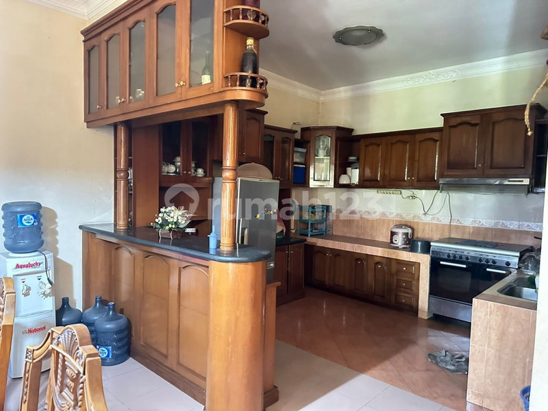 House for rent in Bandung, Indonesia · 6 rooms, 3 baths