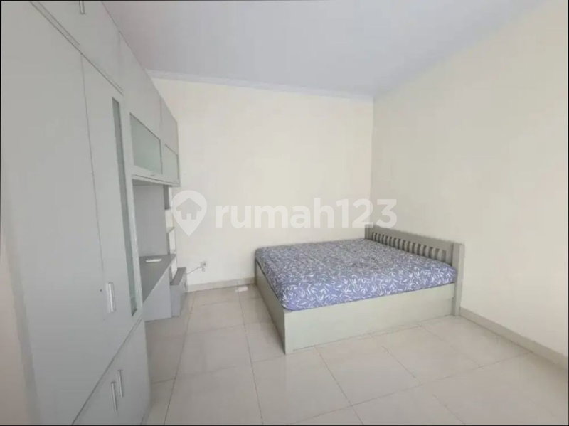 House for rent in Depok, Indonesia · Jagakarsa · 4 rooms, 3 baths