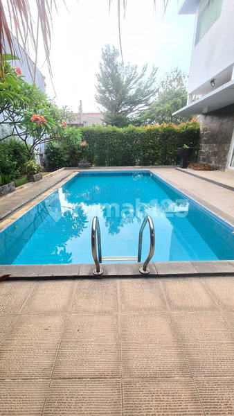 House for rent in Depok, Indonesia · Jagakarsa · 4 rooms, 3 baths