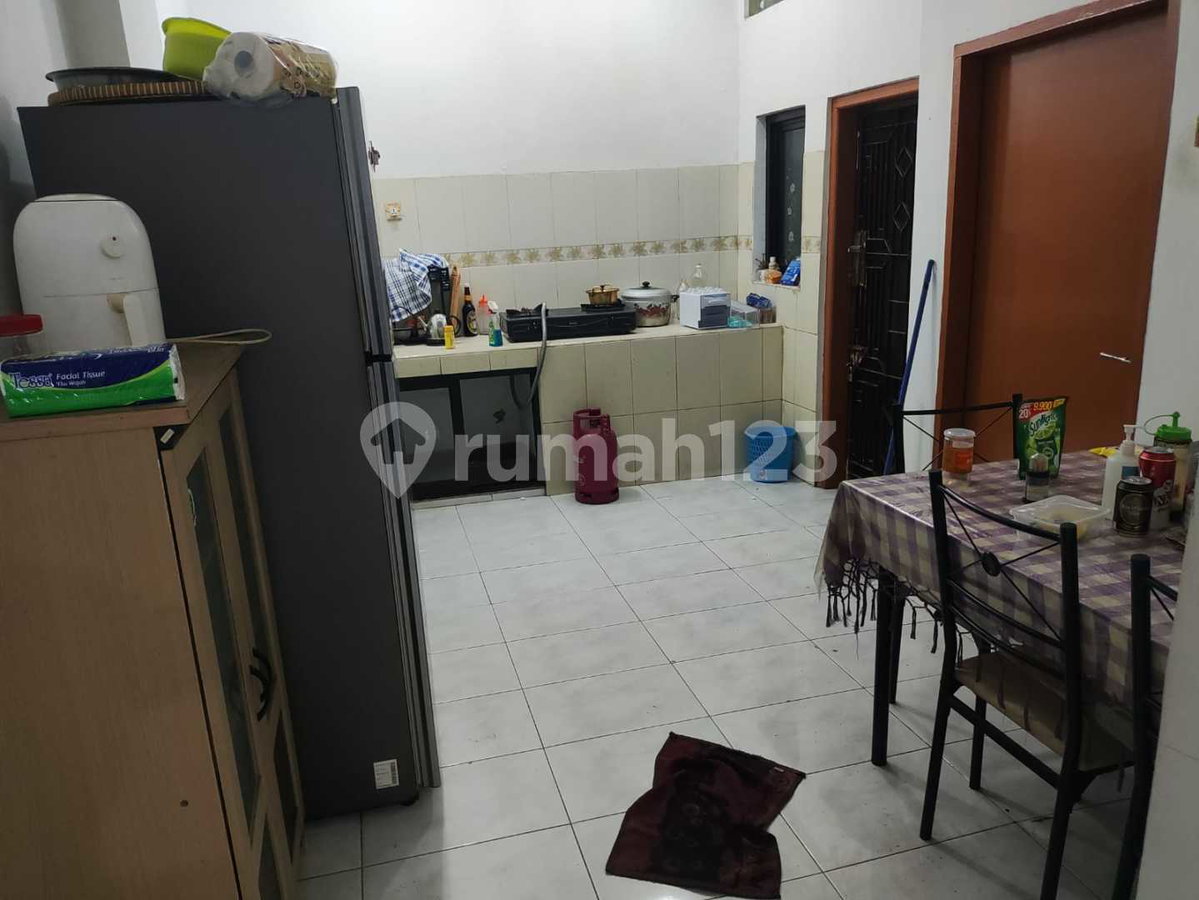 House for rent in Depok, Indonesia · Jagakarsa · 3 rooms, 2 baths