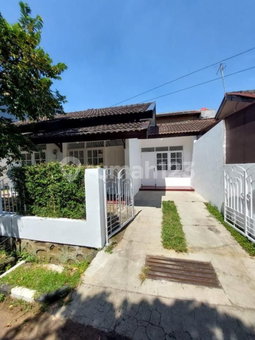 House for rent in Bandung, Indonesia · 2 rooms, 1 bath