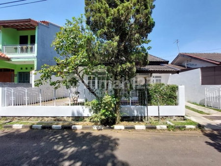 House for rent in Bandung, Indonesia · 2 rooms, 1 bath