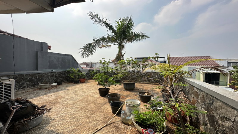 House for rent in West Jakarta, Indonesia · Kebon Jeruk · 4 rooms, 3 baths