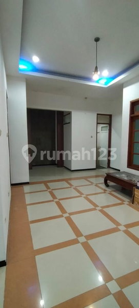 House for rent in Jakarta, Indonesia · Menteng · 3 rooms, 2 baths