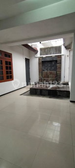 House for rent in Jakarta, Indonesia · Menteng · 3 rooms, 2 baths