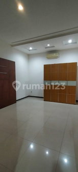 House for rent in Jakarta, Indonesia · Menteng · 3 rooms, 2 baths