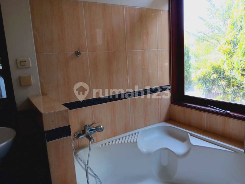 House for rent in Tangerang, Indonesia · 5 rooms, 5 baths