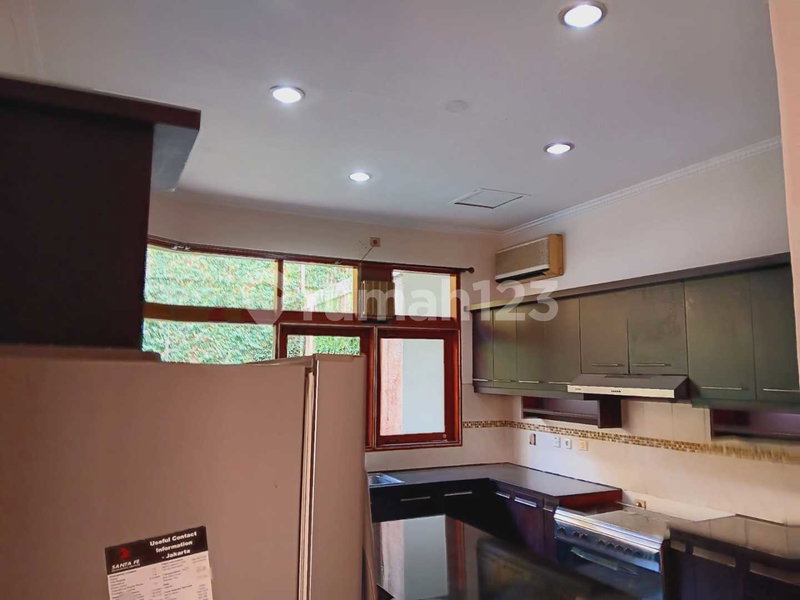 House for rent in Tangerang, Indonesia · 5 rooms, 5 baths