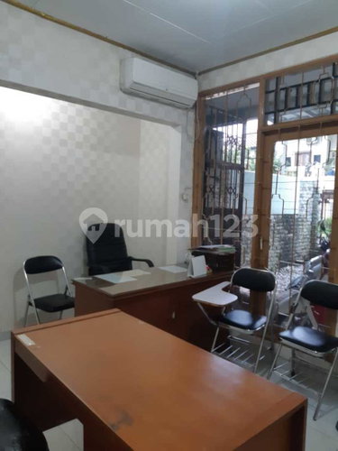 House for rent in Semarang, Indonesia · 4 rooms, 3 baths