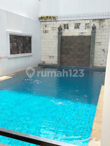 House for rent in Jakarta, Indonesia · Tebet · 4 rooms, 4 baths