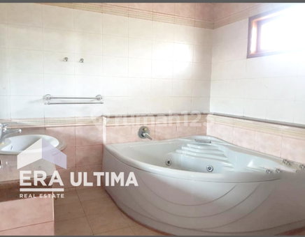 House for rent in Bandung, Indonesia · 5 rooms, 5 baths