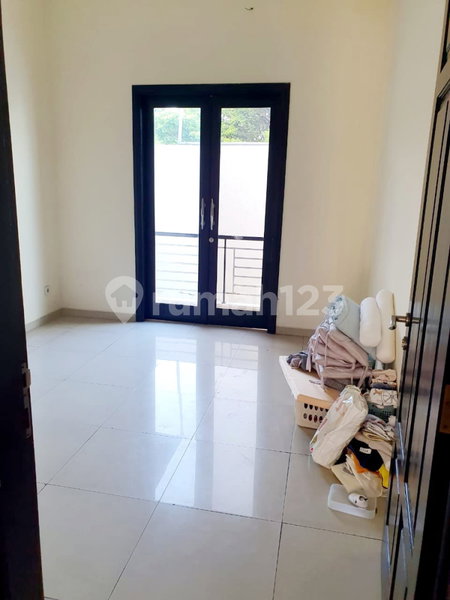 House for rent in Surabaya, Indonesia · 4 rooms, 3 baths