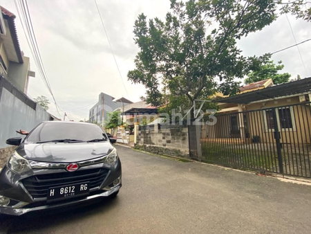 House for rent in Semarang, Indonesia · Mungkur Elephant · 4 rooms, 3 baths