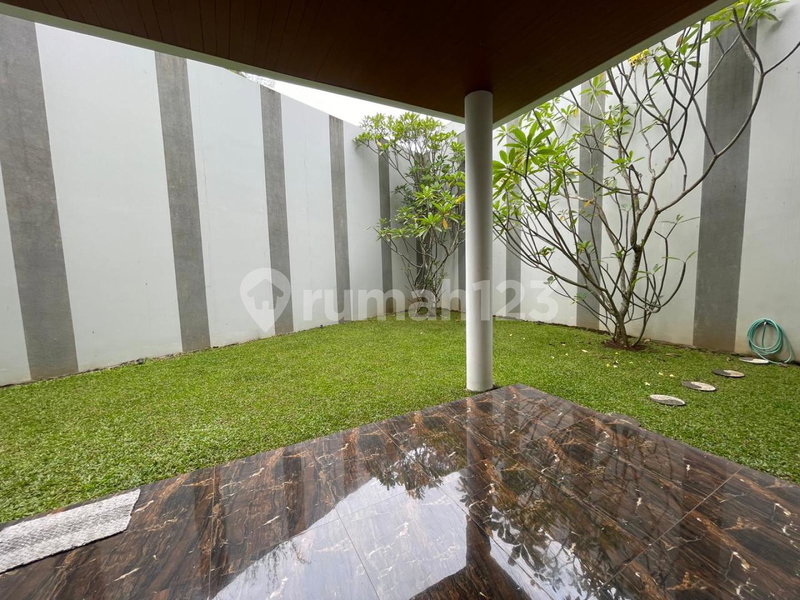 House for rent in Semarang, Indonesia · Mungkur Elephant · 5 rooms, 4 baths