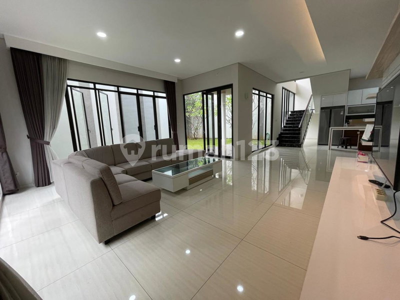 House for rent in Semarang, Indonesia · Mungkur Elephant · 5 rooms, 4 baths