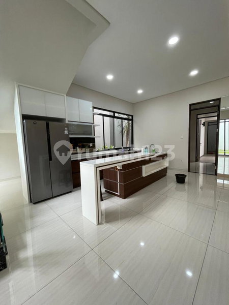 House for rent in Semarang, Indonesia · Mungkur Elephant · 5 rooms, 4 baths