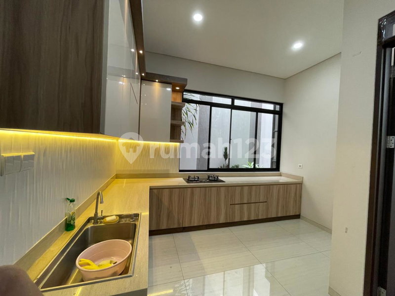 House for rent in Semarang, Indonesia · Mungkur Elephant · 5 rooms, 4 baths