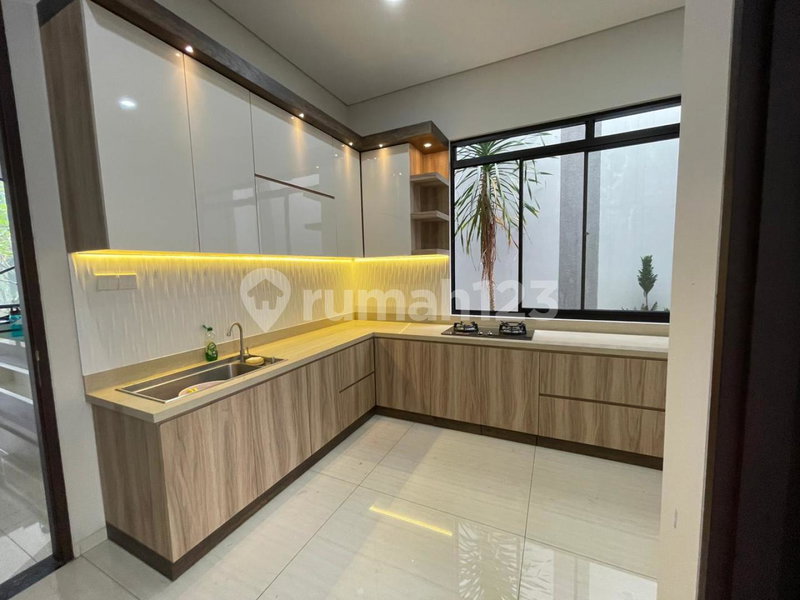 House for rent in Semarang, Indonesia · Mungkur Elephant · 5 rooms, 4 baths