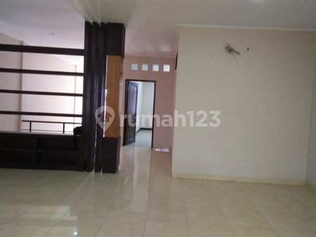 House for rent in North Jakarta, Indonesia · Penjaringan · 3 rooms, 2 baths