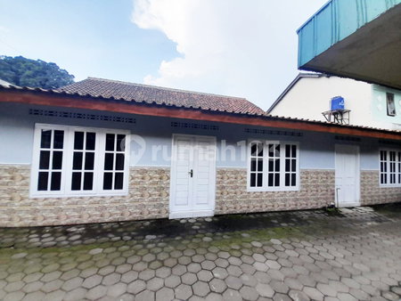 House for rent in Semarang, Indonesia · 2 rooms, 1 bath