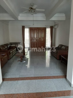 House for rent in South Jakarta, Indonesia · Kebayoran Lama · 4 rooms, 3 baths