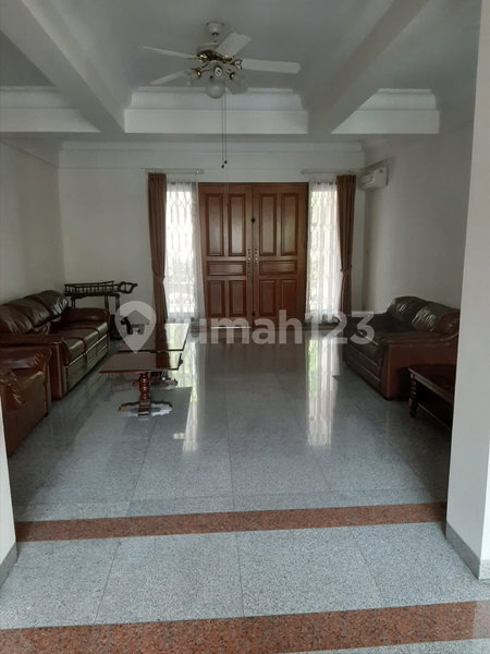 House for rent in South Jakarta, Indonesia · Kebayoran Lama · 4 rooms, 3 baths