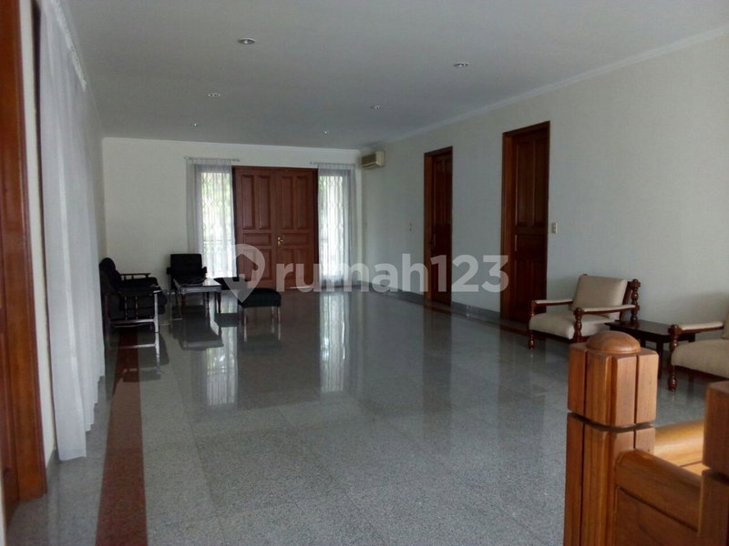 House for rent in South Jakarta, Indonesia · Kebayoran Lama · 4 rooms, 3 baths