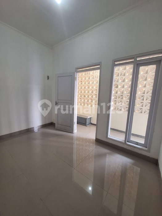 House for rent in Bandung, Indonesia · 2 rooms, 1 bath