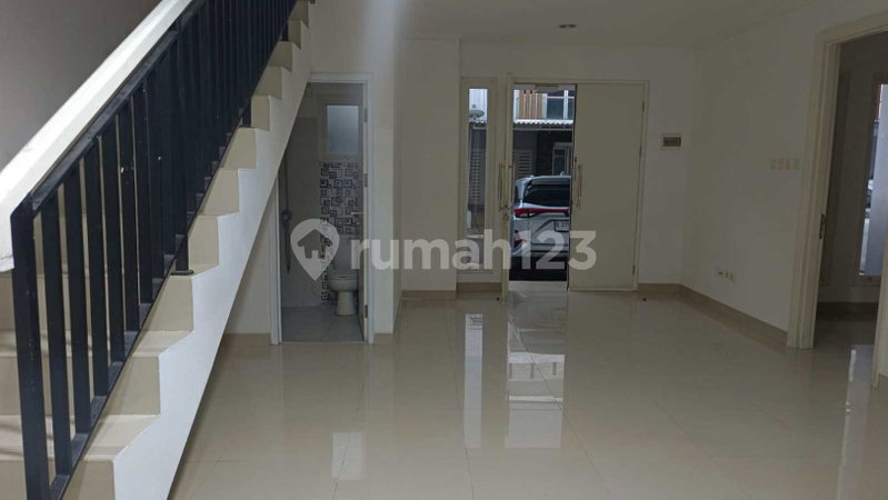 House for rent in Tangerang, Indonesia · Sukasari · 3 rooms, 3 baths
