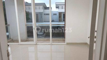 House for rent in Tangerang, Indonesia · Sukasari · 3 rooms, 3 baths