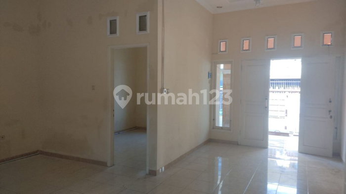 House for rent in Tangerang, Indonesia · Sukasari · 3 rooms, 2 baths
