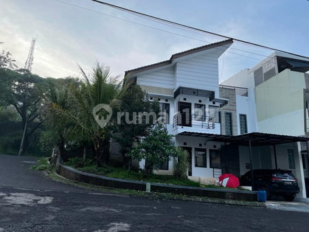House for rent in Bandung, Indonesia · 4 rooms, 3 baths