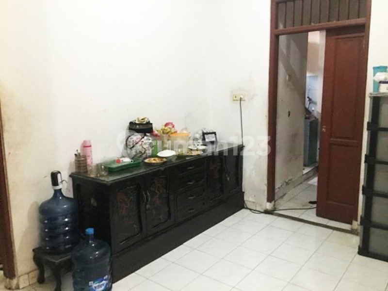 House for rent in Bandung, Indonesia · 4 rooms, 3 baths