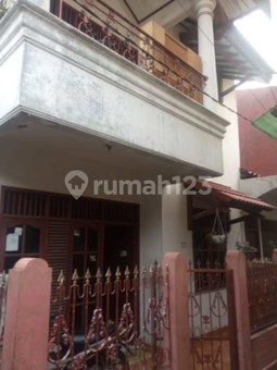 House for rent in Bandung, Indonesia · 4 rooms, 3 baths