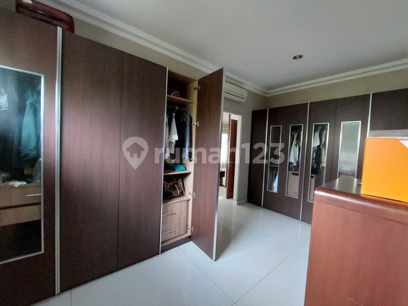 House for rent in Semarang, Indonesia · 5 rooms, 4 baths