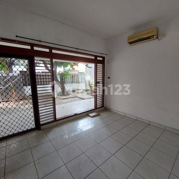 House for rent in Bandung, Indonesia · 4 rooms, 2 baths