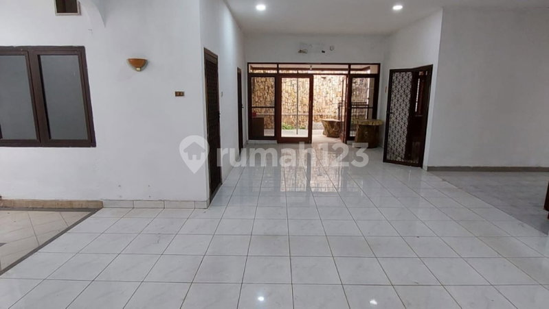House for rent in Bandung, Indonesia · 4 rooms, 2 baths